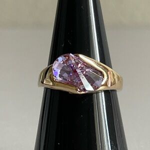 Elegant Gold Ring with Amethyst Colored Gemstone